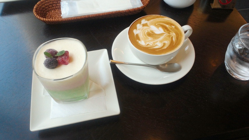 �J�t�F���e�Ȃ��B�Ȃ̂ł���