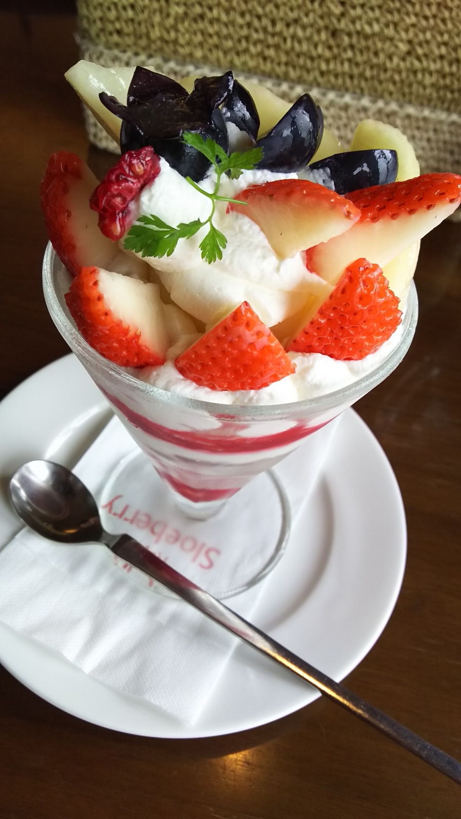 �_��H�ׂĂ�̂ł���[